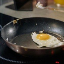 Os erros mais comuns ao cozinhar e como evitá-los: do macarrão ao ovo frito - Freepik