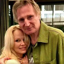 Após rumores, ex-cunhada de Liam Neeson ‘aprova’ romance com Pamela Anderson - Reprodução/Instagram