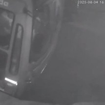 Segundo a Polícia Militar, ninguém ficou ferido -  (crédito: Câmera de monitoramento/Reprodução)