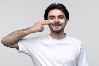 Mercado de autocuidado masculino se segmenta por classe e idade, diz estudo