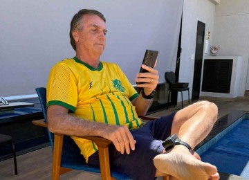Bolsonaro teve prisão domiciliar decretada por descumprir medidas cautelares -  (crédito: REPRODUÇÃO/REDES SOCIAIS)