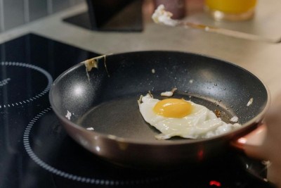 Erros simples na cozinha podem comprometer o sabor e a textura dos pratos mais básicos -  (crédito: Freepik)