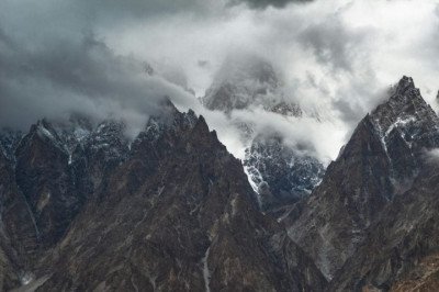 Uma alemã bicampeã olímpica de biatlo em 2018 morreu em um acidente durante uma escalada na cordilheira Karakoram, que fica no Paquistão.  -  (crédito: Umar Farooq/Unsplash)