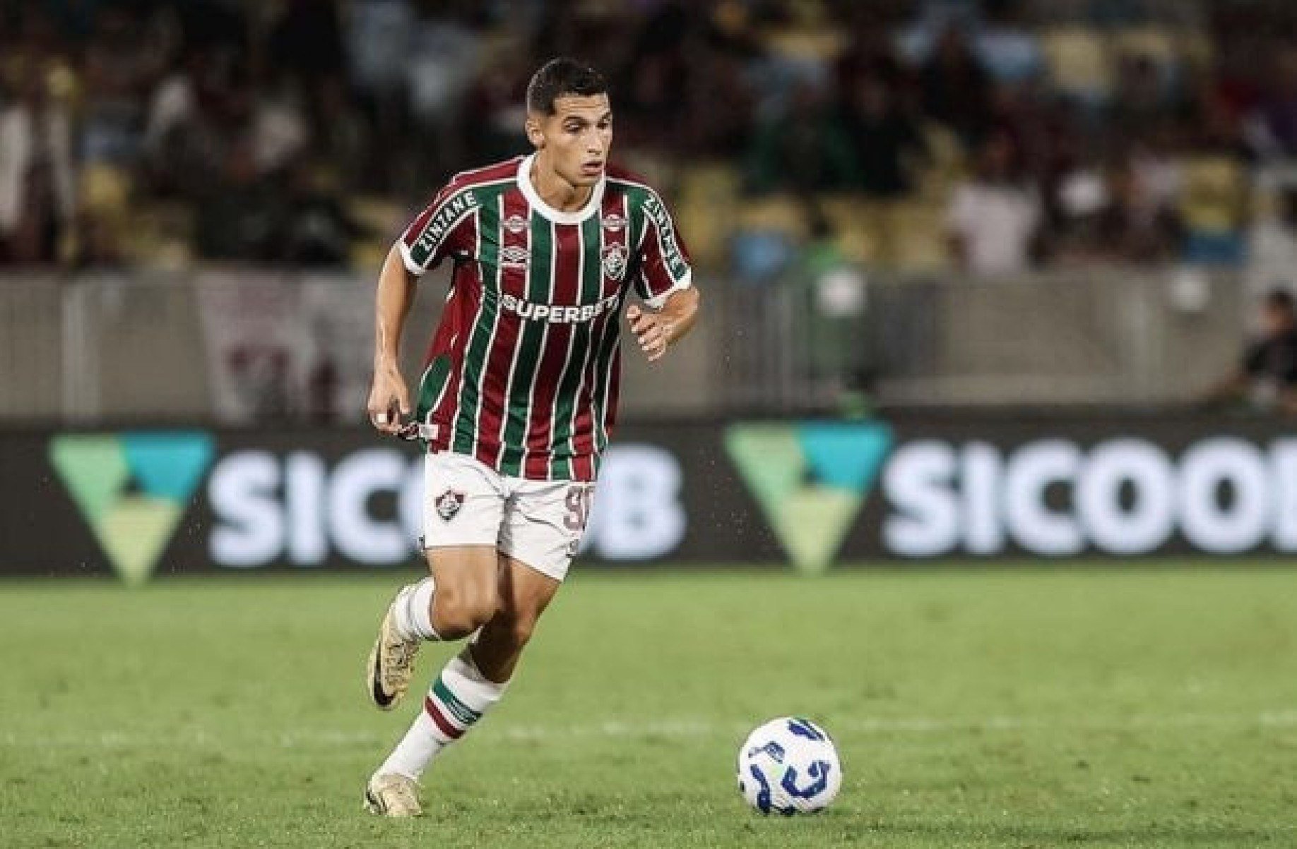 Cobiçado, Serna sobe de produção e ganha elogios de Renato no Fluminense