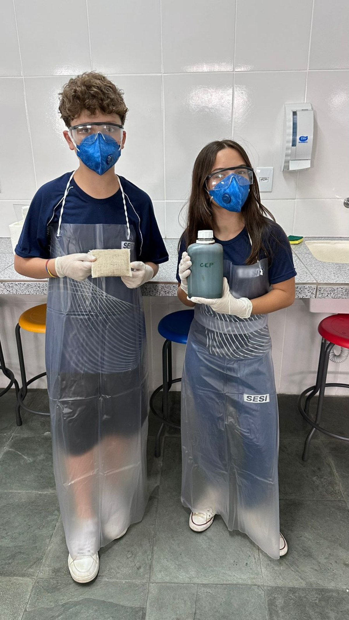 Na foto, Pedro Antônio de Souza Cerqueira Leite (12) e Maria Luiza Lacerda Santos (13), durante a fase de testes 