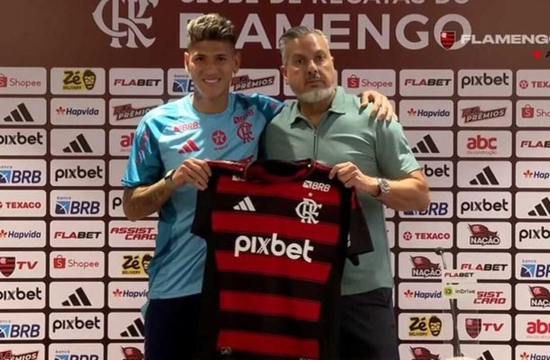 Em apresentação no Flamengo, Carrascal revela conversa com rivais