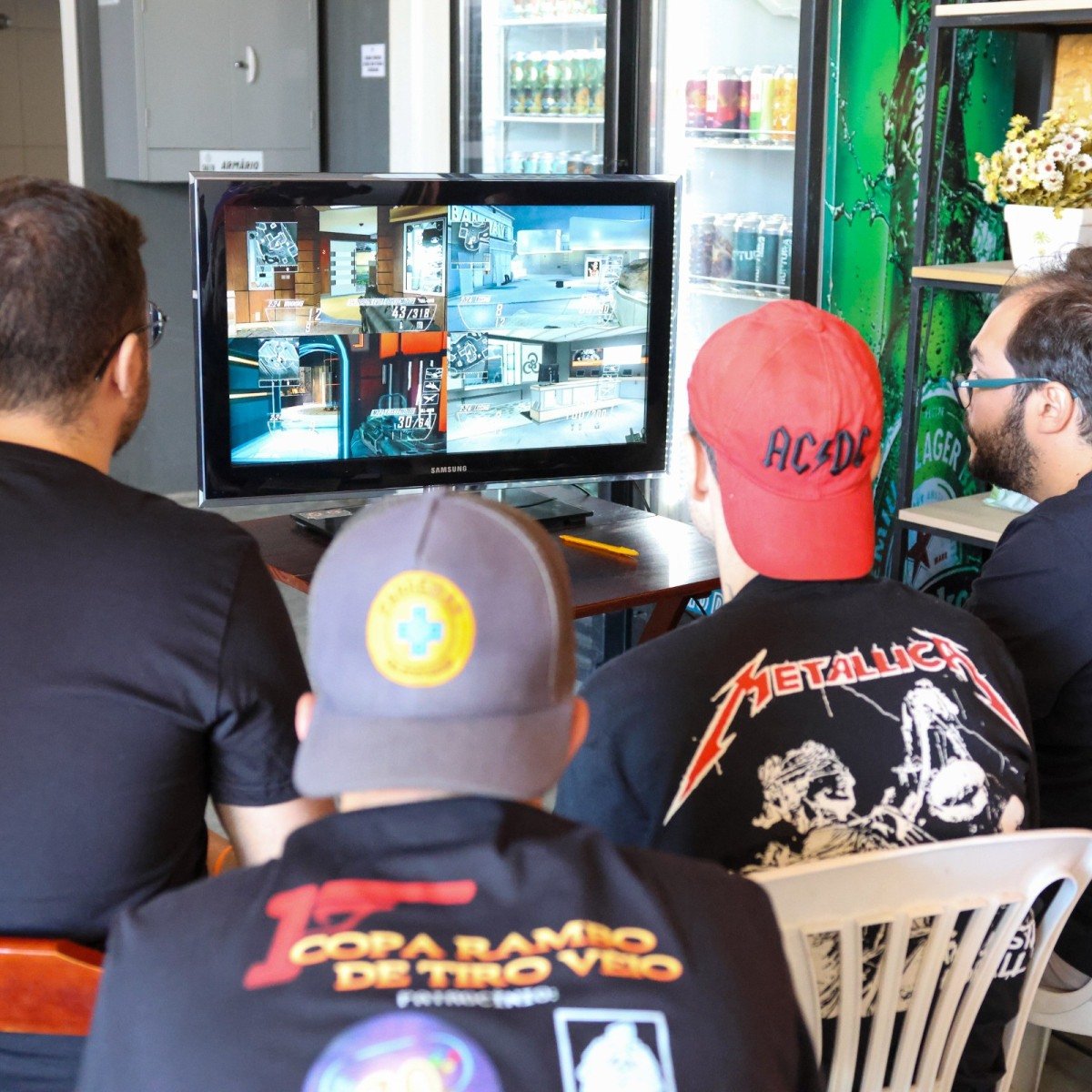 Competidores revivem clássicos dos videogames na 1ª Copa Rambo de Tiro Véio.