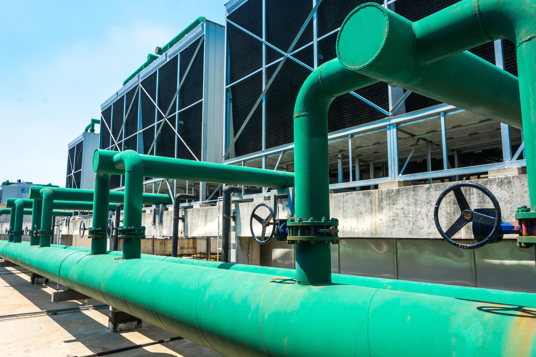  Sets of cooling towers in data center building.
     -  (crédito: DINO)