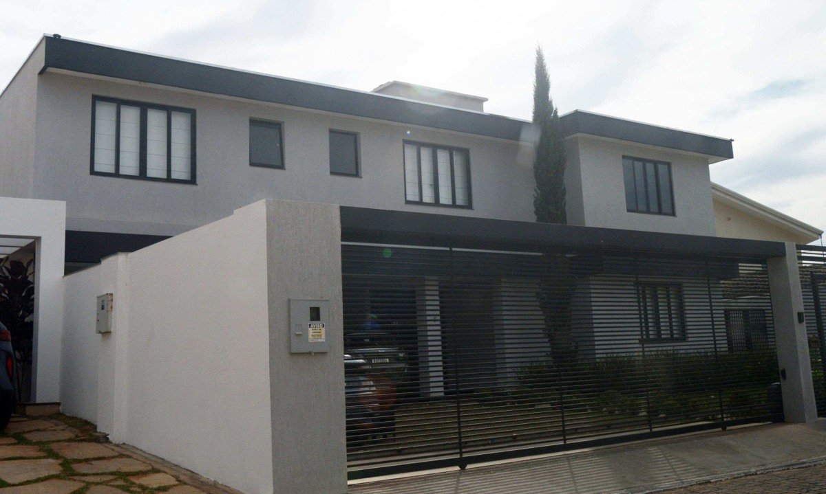  05/08/2025 Ed Alves CB/DA Press.Politica. Fachada casa Ex Presidente Jair Bolsonaro.