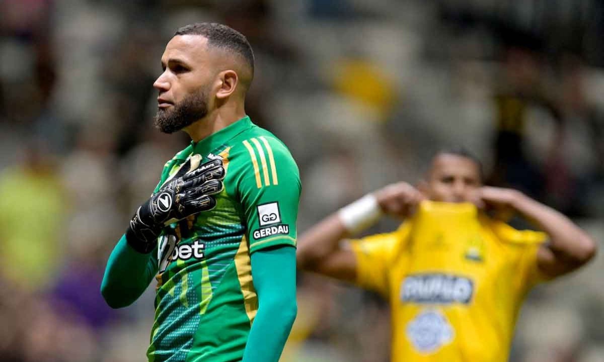 Everson foi um dos destaques na vitória do Galo no primeiro jogo das oitavas de final da Copa do Brasil, no Maracanã, por 1 a 0 - (crédito: DOUGLAS MAGNO / AFP) Everson foi um dos destaques na vitória do Galo no primeiro jogo das oitavas de final da Copa do Brasil, no Maracanã, por 1 a 0 - (crédito: DOUGLAS MAGNO / AFP)
