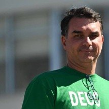 Flávio Bolsonaro chama de "encenação absurda" voto de Moraes - Mauro Pimentel/AFP