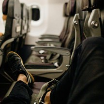Melhor lugar no avião para a saúde: assento influencia conforto e descanso