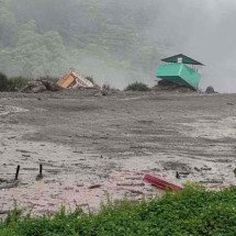 Tempestade causa enchente e deslizamento de terra na Índia - Polícia de Uttarakhand