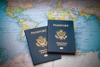 Passaporte vencido: o que fazer e quando é possível embarcar mesmo assim