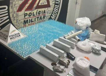 Grande quantidade de drogas foi apreendida na operação -  (crédito: Divulgação/PMMG)