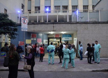 Trabalhadores cobrando mais rapidez judicial sobre a decis&atilde;o do futuro do Hospital Maria Amelia Lins  -  (crédito: T&uacute;lio Santos/EM/D.A.Press)