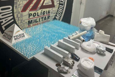 Grande quantidade de drogas foi apreendida na operação -  (crédito: Divulgação/PMMG)
