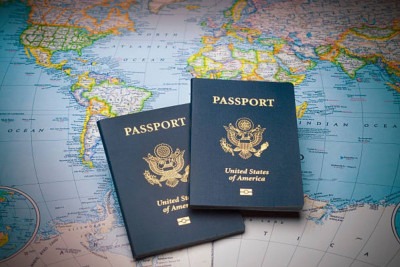 Os passageiros podem ser impedidos de embarcar se o passaporte estiver fora da validade exigida pelo país de destino -  (crédito: iStock)
