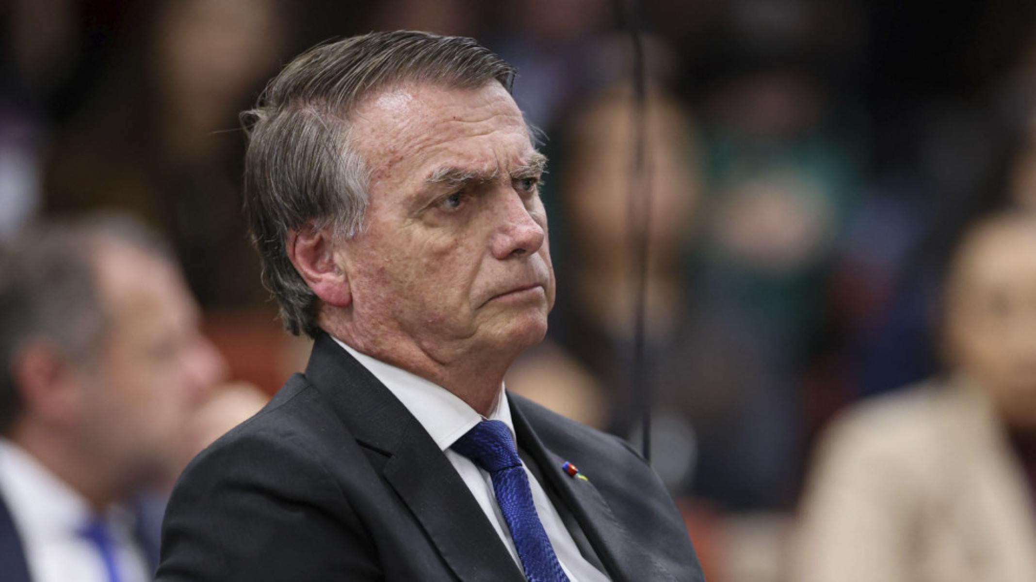 Defesa de Bolsonaro pede ao STF revisão da prisão domiciliar