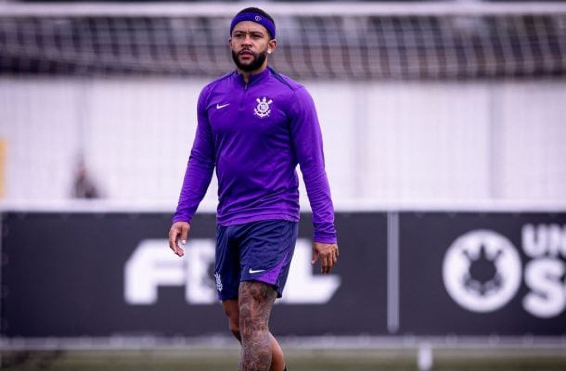Após briga em treino, Memphis Depay cita jogadores ‘agressivos’ na véspera do Dérbi