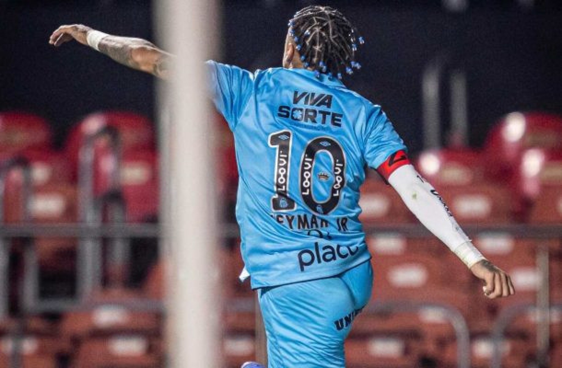 Neymar reúne ídolos do esporte à música em show pelo Santos no Morumbis