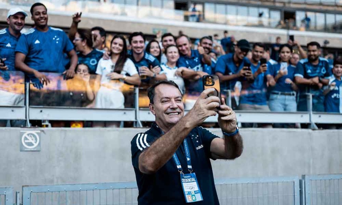 Apaixonado pelo Cruzeiro, o empresário Pedro Lourenço adquiriu as ações de Ronaldo Nazário, investiu bastante, mas hoje estuda bastante antes de dar os próximos passos - (crédito: Gustavo Aleixo/Cruzeiro – 29/3/2025) Apaixonado pelo Cruzeiro, o empresário Pedro Lourenço adquiriu as ações de Ronaldo Nazário, investiu bastante, mas hoje estuda bastante antes de dar os próximos passos - (crédito: Gustavo Aleixo/Cruzeiro – 29/3/2025)