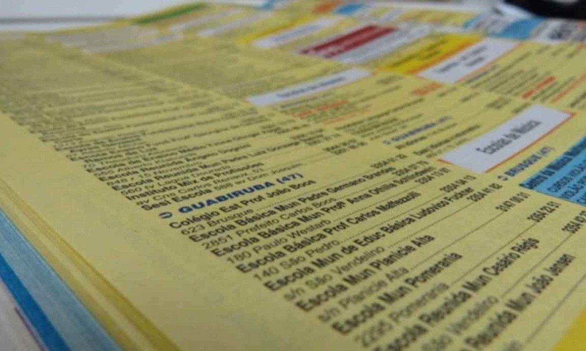 Catálogos de telefone, que nos ajudavam a localizar pessoas e endereços, foram-se embora com a chegada do celular - (crédito: Agência Brasil) Catálogos de telefone, que nos ajudavam a localizar pessoas e endereços, foram-se embora com a chegada do celular - (crédito: Agência Brasil)