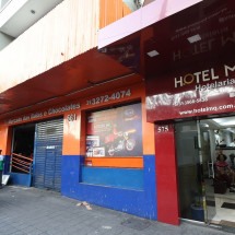 BH: homem ateia fogo em colchão de hotel e pula sobre telhado de loja -  Marcos Vieira/EM/D.A.Press