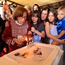 Os 103 anos de Maria Helena Andrés são festejados com bolo em exposição - José Israel Abrantes/Divulgação