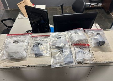 Parte da droga apreendida em residência de Guanhães -  (crédito: PMMG)