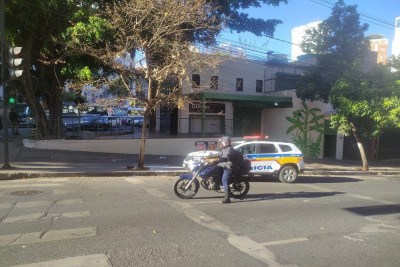 Segundo a Polícia Militar, o restaurante foi invadido no final da madrugada desta quarta-feira -  (crédito: Ivan Drummond/EM/D. A. Press)