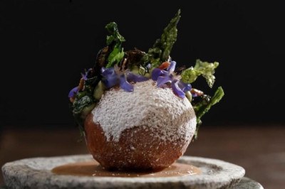 Na sobremesa do jantar a 4 mãos, será servido um sonho, algo que os chefs viram que havia em comum no Brasil e no Chile  -  (crédito: Reprodução Instagram Cozinha santo Antônio)