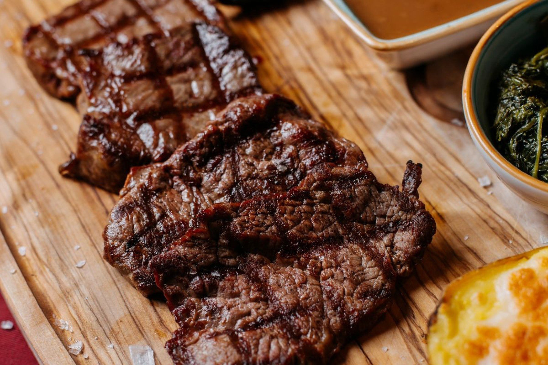 Carne assada é a refeição perfeita para um almoço de Dia dos Pais inesquecível