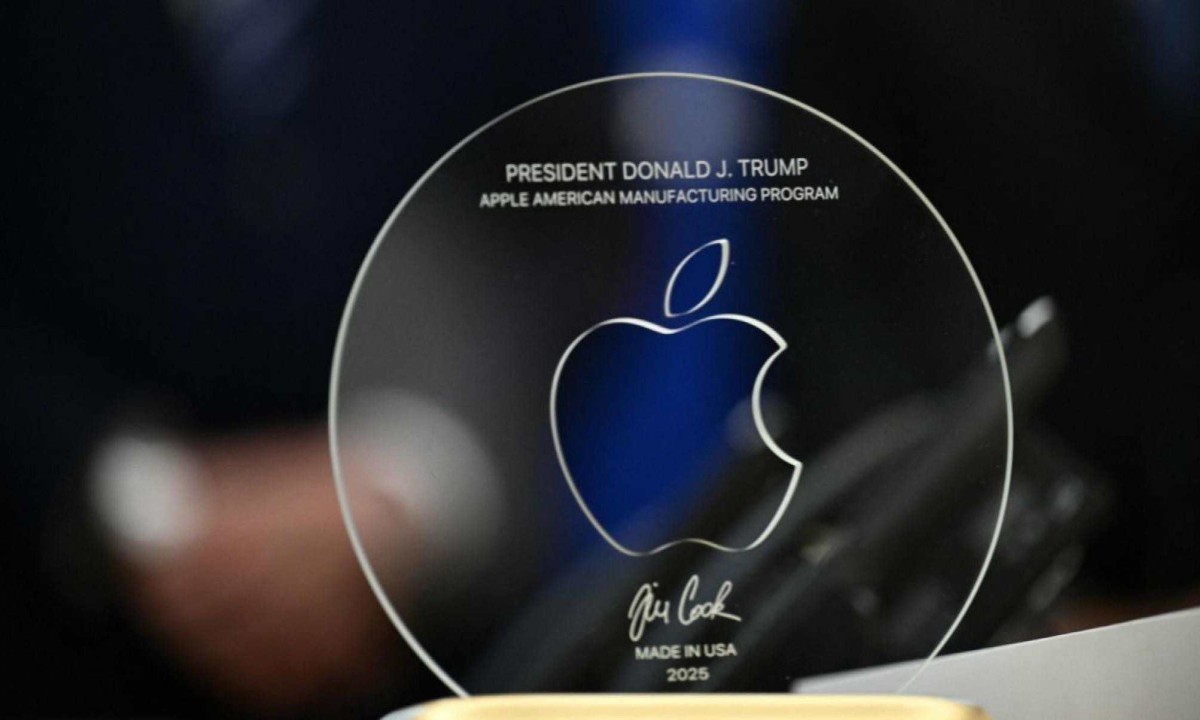 Obra de arte entregue a Trump