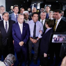 Com 41 assinaturas, oposição protocola pedido de impeachment contra Moraes no Senado