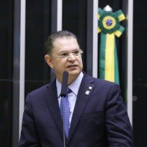 Líder do PL propõe anistia para Bolsonaro concorrer em 2026 e perdão desde inquérito das fake news