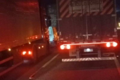 Motoristas que trafegam pelo trecho registram nas redes sociais: 'Tudo parado!' -  (crédito: Reprodução/Redes sociais)
