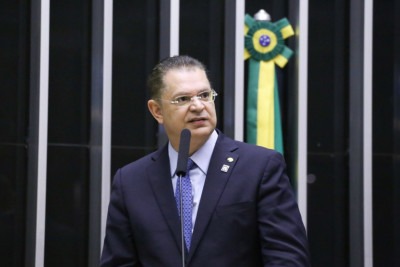O deputado federal e líder da oposição na Câmara, Sóstenes Cavalcante, pronuncia-se na tribuna da Casa -  (crédito: Kayo Magalhães/Câmara dos Deputados)