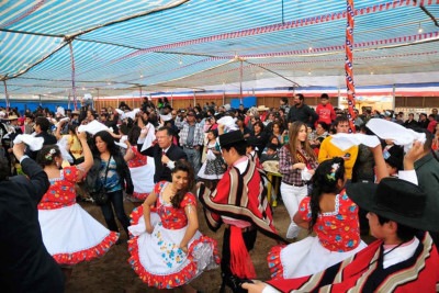 Além de danças típicas, os visitantes encontrarão comidas tradicionais do Chile, preparadas por chefs renomados -  (crédito: Festa chilena/Divulgação)