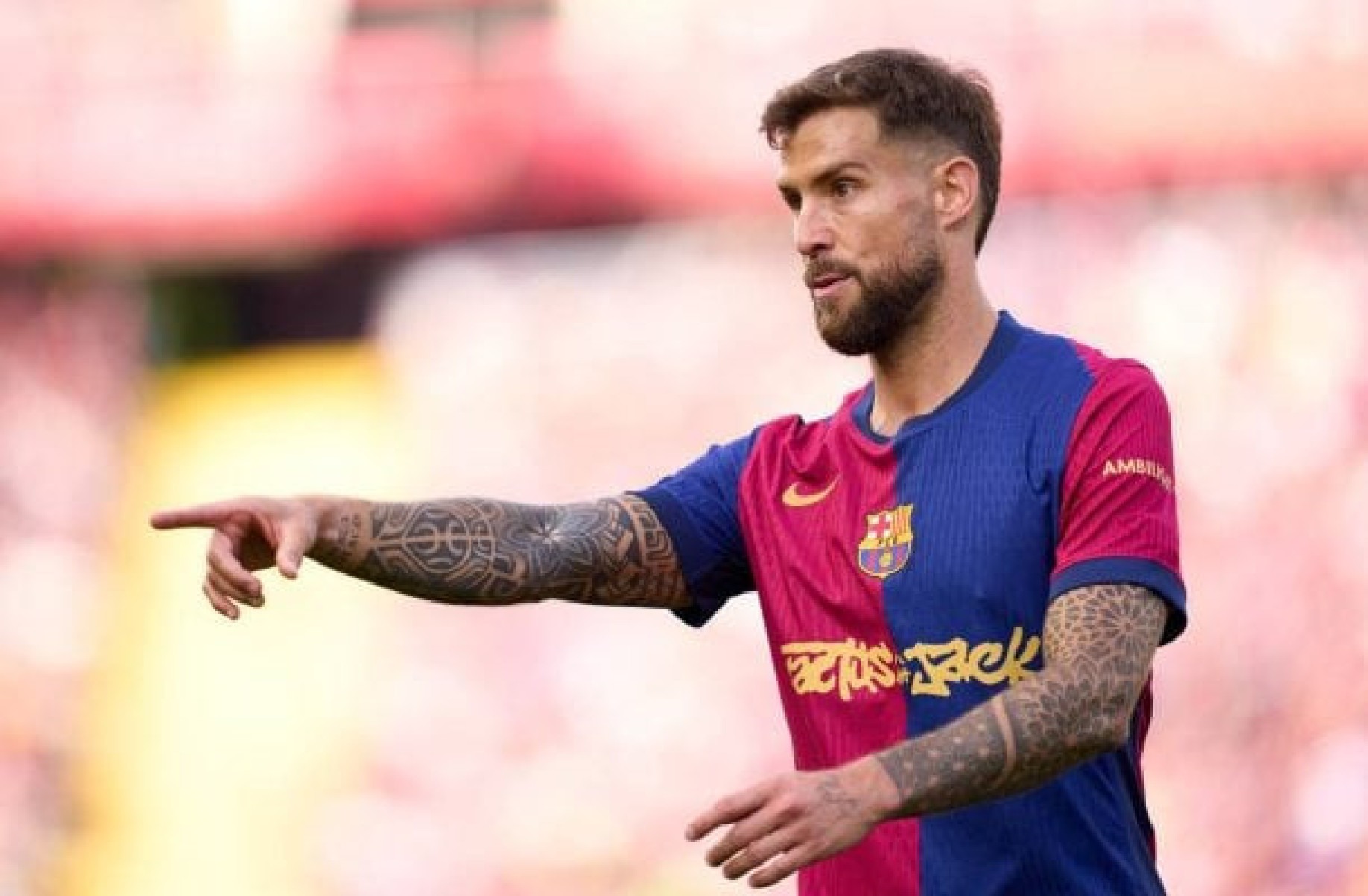 Zagueiro do Barcelona acerta com Al-Nassr, da Arábia Saudita Zagueiro do Barcelona acerta com Al-Nassr, da Arábia Saudita