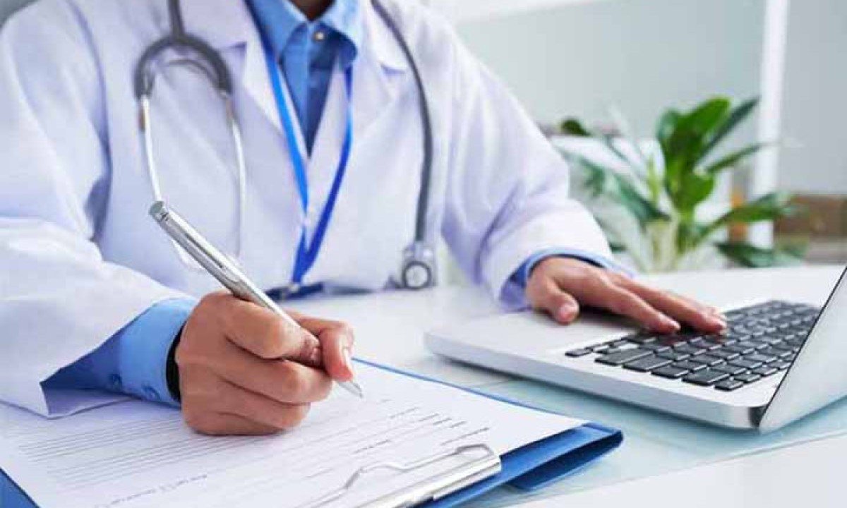 Para quem deseja começar a nadar, o primeiro passo é verificar a saúde geral. Consultas médicas são recomendadas para garantir que não há contraindicações. -  (crédito:  Imagem Freepik)