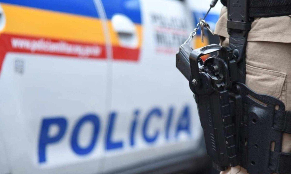 As armas utilizadas no confronto foram recolhidas pela perícia -  (crédito: Gladyston Rodrigues/EM/D.A. Press)