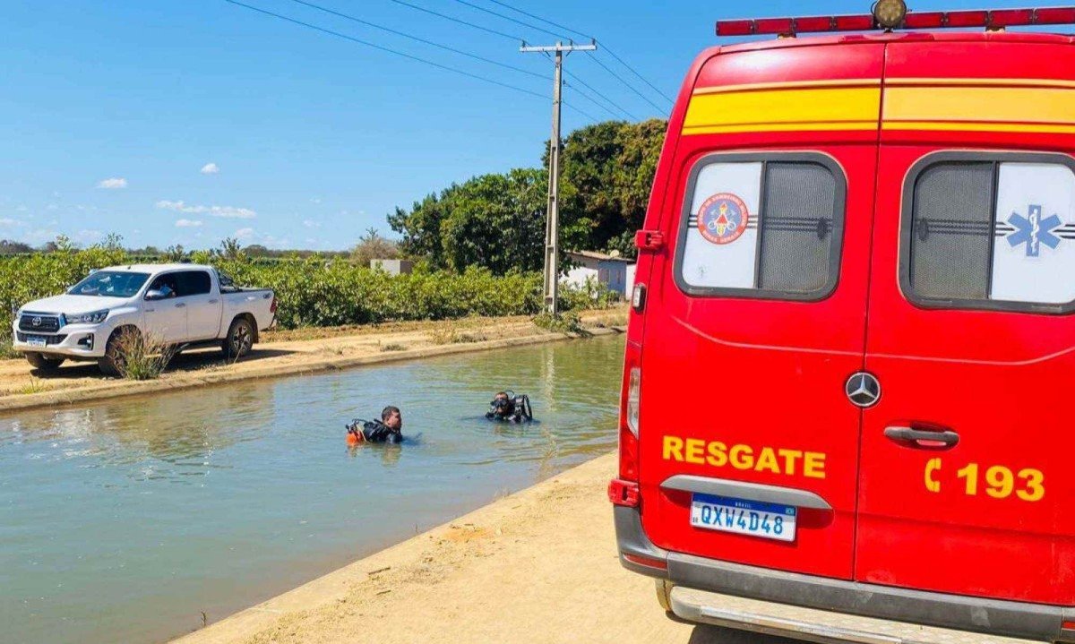 Familiares encontraram a bicicleta e pertences pessoais da vítima e pediram socorro aos bombeiros -  (crédito: Divulgação/Corpo de Bombeiros)