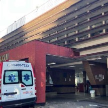 BH: jovem fica com faca presa na barriga em briga com namorado em padaria - Edésio Ferreira/EM/D.A. Press