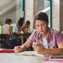 Jovens usam tecnologia para driblar dificuldades e memorizar conteúdo - Freepik