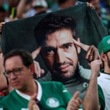 Técnico Abel Ferreira, do Palmeiras, foi xingado pela torcida do Palmeiras após a desclassificação do time da Copa do Brasil para o Corinthians -  (crédito: FRANCK FIFE / AFP)