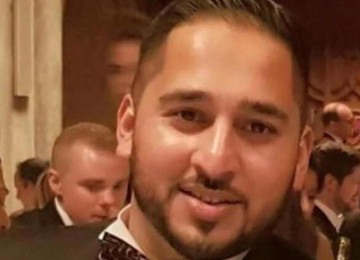 Salman Iftikhar foi condenado a 15 meses de prisão por proferir ameaças violentas, racistas e de estupro enquando voava da Inglaterra para o Paquistão
 -  (crédito: Reprodução / redes sociais)