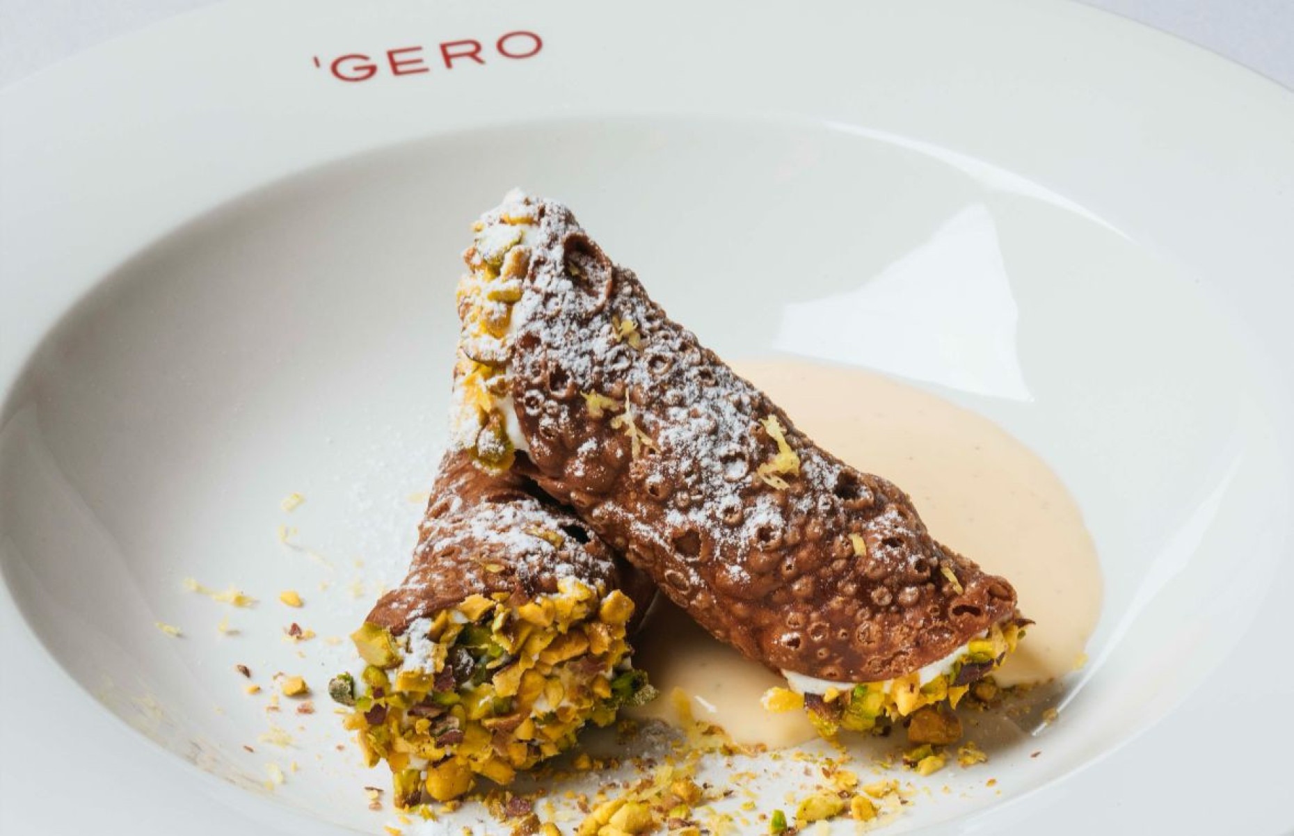 Cannoli recheado com doce de leite com mascarpone do Gero