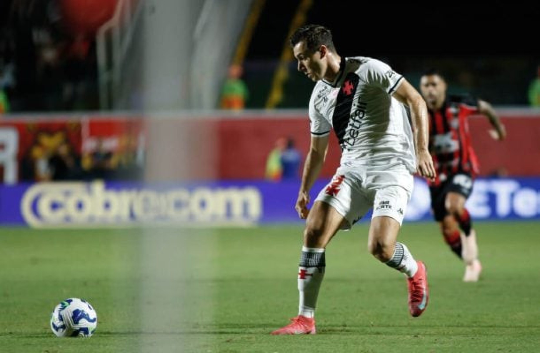 Lucas Piton volta a ser decisivo para o Vasco