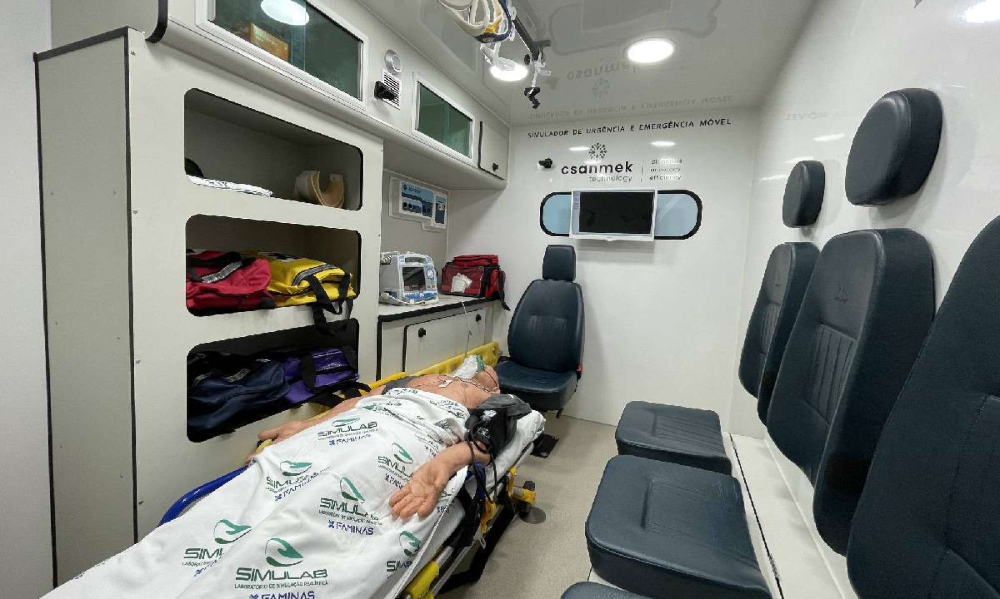 Estudantes vivenciam situações críticas em ambiente controlado, com foco em competências técnicas e comportamentais 